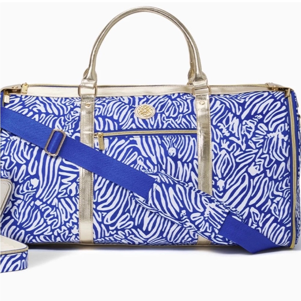 Lilly Pulitzer duffle/garment bag new
Zee Bee print